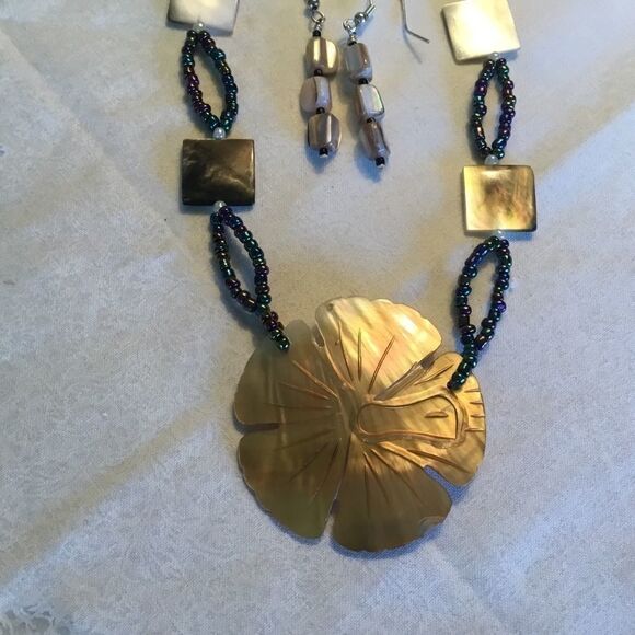 $12 ea or 3/$25 Goldtone Shell & Seed Beads. Sets - Picture 2 of 6